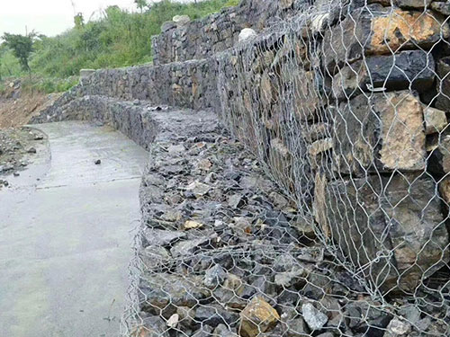A close up picture of Woven gabion basket, woven hexagonal gabion box retaining wall